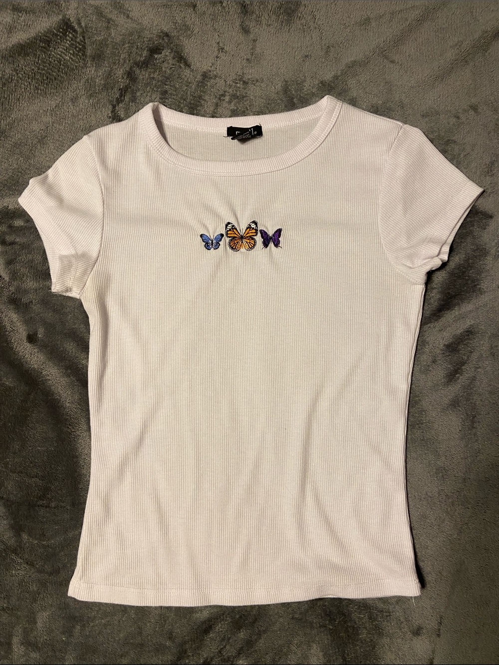 Rue21 White Ribbed Tee with Blue, Orange & Purple Butterfly Embroidery